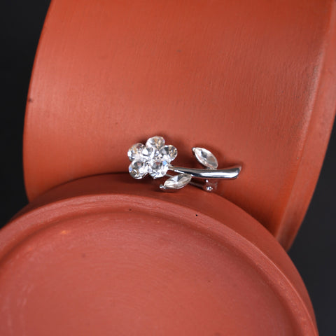 Crystal Flower Brooch – Elegant Floral Pin for Women