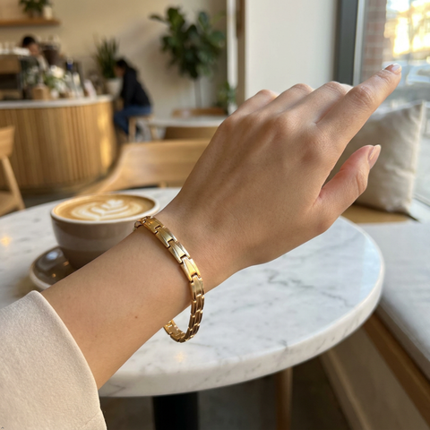 Bria By Saar 18K Gold Jubilee Style Chain Bracelet For Men & Women | Premium Glossy Finish Anti-Tarnish Bracelet | Stylish Daily Wear Fashion Jewellery For  Casual & Gifting