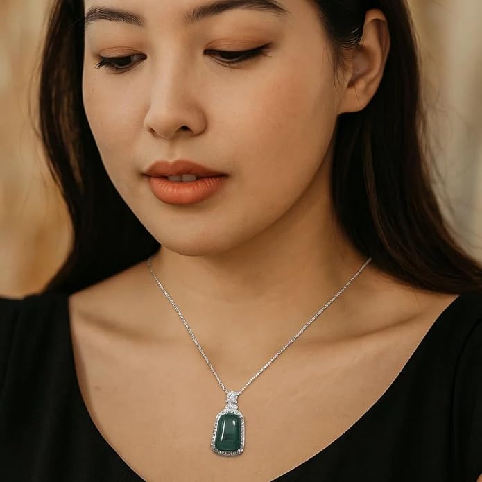 BRIA BY SAAR 925 Silver Jewellery Elegant Silver Pendant Necklace with Green Stone – Timeless Statement Jewelry for Women & Girls – Ideal for All Occasions