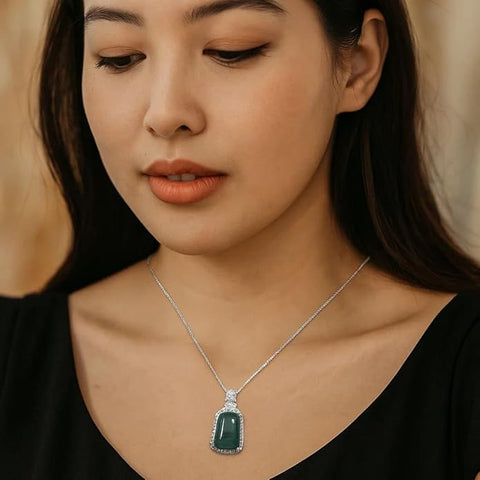 BRIA BY SAAR 925 Silver Jewellery Elegant Silver Pendant Necklace with Green Stone – Timeless Statement Jewelry for Women & Girls – Ideal for All Occasions