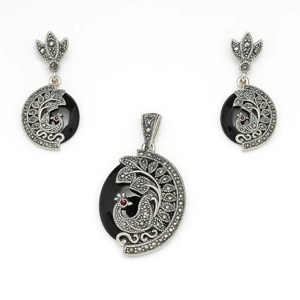 BRIA BY SAAR 925 Silver Jewellery Black Stone Pendant Necklace For Women | Elegant Silver-Tone Finish | Stylis Jewelry Accessory