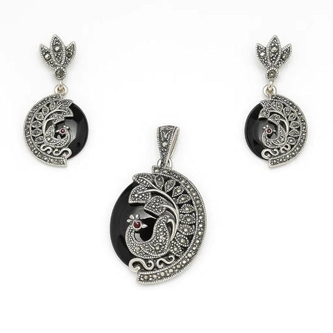 BRIA BY SAAR 925 Silver Jewellery Black Stone Pendant Necklace For Women | Elegant Silver-Tone Finish | Stylis Jewelry Accessory