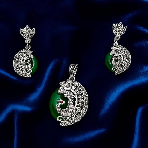 BRIA BY SAAR 925 Silver Jewellery Green Stone Pendant Necklace For Women | Elegant Silver-Tone Finish | Stylish Everyday Wear Jewelry