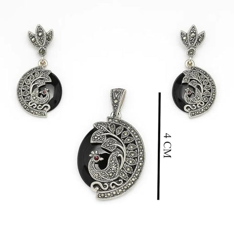 BRIA BY SAAR 925 Silver Jewellery Black Stone Pendant Necklace For Women | Elegant Silver-Tone Finish | Stylis Jewelry Accessory
