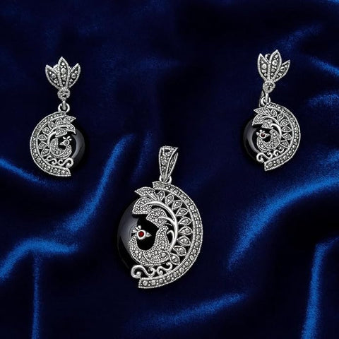 BRIA BY SAAR 925 Silver Jewellery Black Stone Pendant Necklace For Women | Elegant Silver-Tone Finish | Stylis Jewelry Accessory