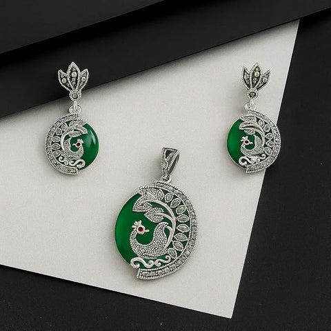 BRIA BY SAAR 925 Silver Jewellery Green Stone Pendant Necklace For Women | Elegant Silver-Tone Finish | Stylish Everyday Wear Jewelry
