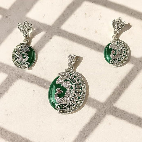 BRIA BY SAAR 925 Silver Jewellery Green Stone Pendant Necklace For Women | Elegant Silver-Tone Finish | Stylish Everyday Wear Jewelry