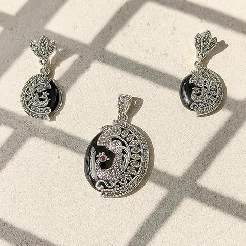 BRIA BY SAAR 925 Silver Jewellery Black Stone Pendant Necklace For Women | Elegant Silver-Tone Finish | Stylis Jewelry Accessory