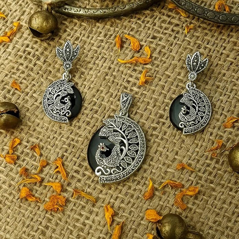 BRIA BY SAAR 925 Silver Jewellery Black Stone Pendant Necklace For Women | Elegant Silver-Tone Finish | Stylis Jewelry Accessory