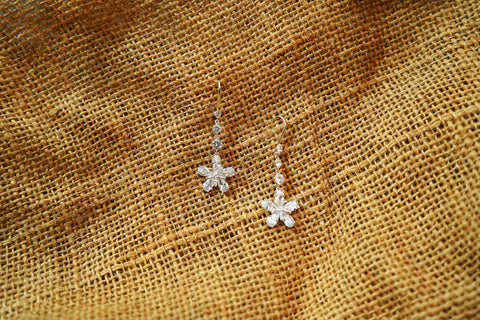 Elegant 925 Silver Snowflake Drop Earrings