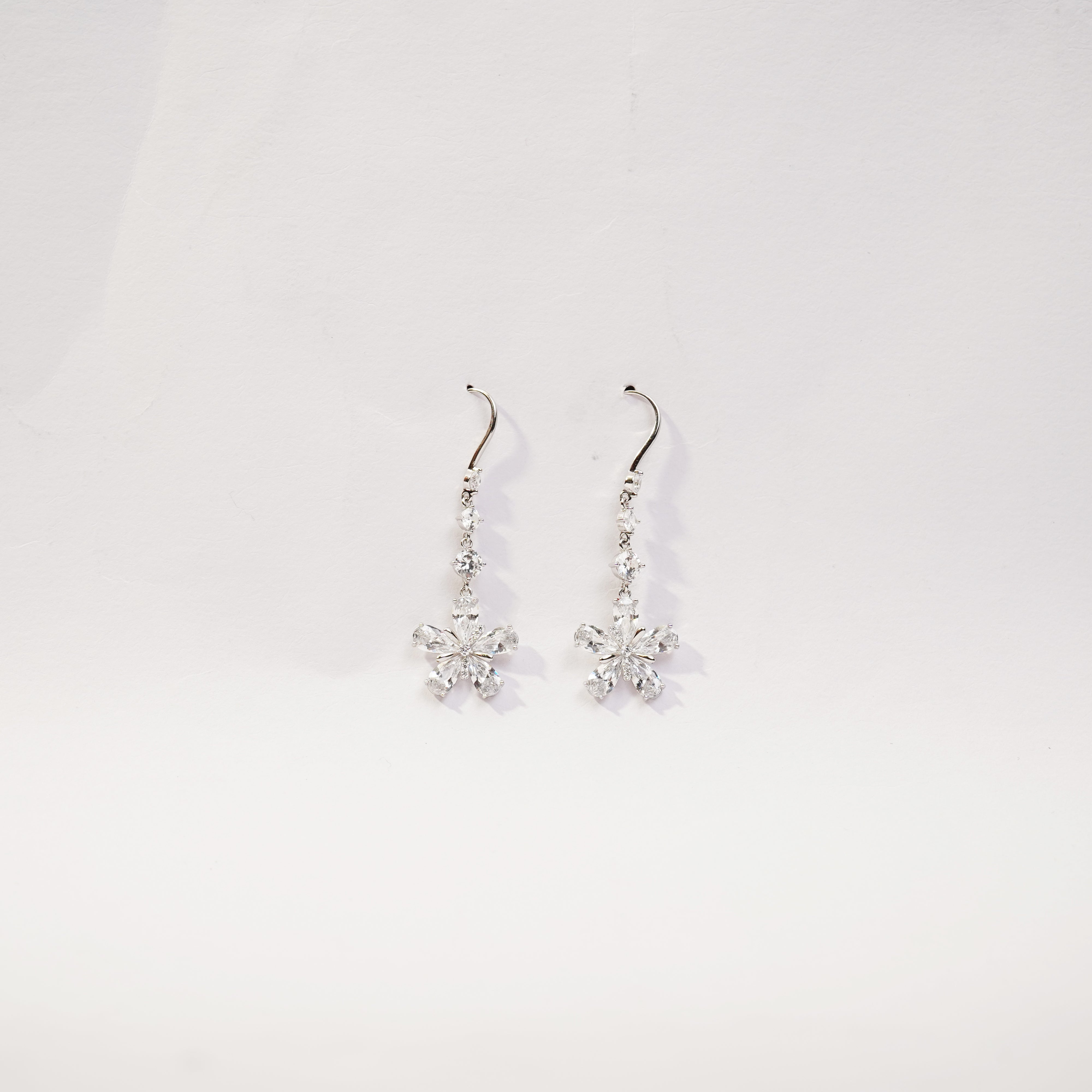 Elegant 925 Silver Snowflake Drop Earrings